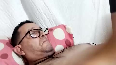 Snapshot of buchs32 chatting on 12-14-25, 05:13 buchs32 online show from 12-14-25, 05:13