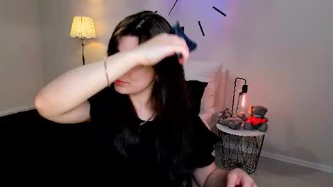Snapshot of buckssbunny chatting on 06-16-26, 01:36 Ari online show from 06-16-26, 01:36