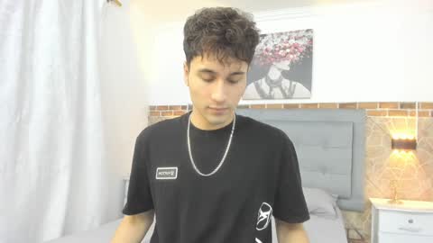 Snapshot of buddy_whitte chatting on 01-22-25, 11:12 Buddy Whitte online show from 01-22-25, 11:12