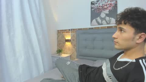 Snapshot of buddy_whitte chatting on 01-23-25, 02:17 Buddy Whitte online show from 01-23-25, 02:17