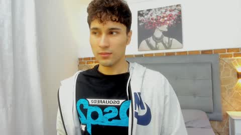 Snapshot of buddy_whitte chatting on 01-30-25, 11:22 Buddy Whitte online show from 01-30-25, 11:22