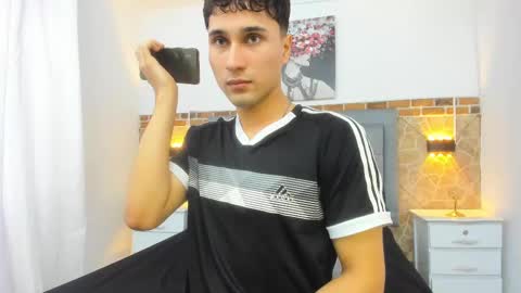 Snapshot of buddy_whitte chatting on 02-17-25, 05:32 Buddy Whitte online show from 02-17-25, 05:32