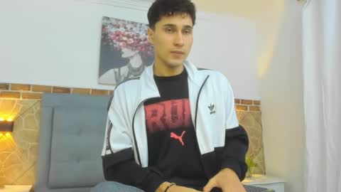 Snapshot of buddy_whitte chatting on 03-01-25, 11:50 Buddy Whitte online show from 03-01-25, 11:50