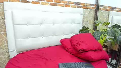 Snapshot of buddy_whitte chatting on 09-10-25, 01:11 Buddy Whitte online show from 09-10-25, 01:11