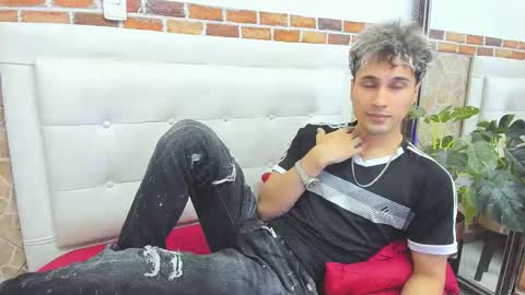 Snapshot of buddy_whitte chatting on 09-16-25, 11:55 Buddy Whitte online show from 09-16-25, 11:55