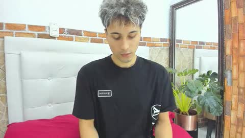 Snapshot of buddy_whitte chatting on 09-19-25, 12:28 Buddy Whitte online show from 09-19-25, 12:28