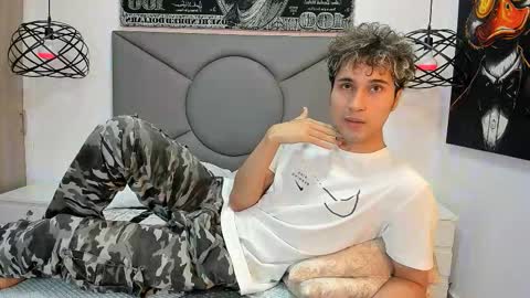 Snapshot of buddy_whitte chatting on 10-28-25, 11:58 Buddy Whitte online show from 10-28-25, 11:58