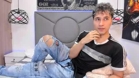 Snapshot of buddy_whitte chatting on 11-15-25, 12:02 Buddy Whitte online show from 11-15-25, 12:02