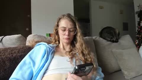 Snapshot of buffybarloe chatting on 11-23-25, 06:19 Buffy online show from 11-23-25, 06:19