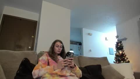 Snapshot of buffybarloe chatting on 12-01-25, 03:22 Buffy online show from 12-01-25, 03:22