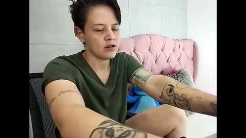 Snapshot of bug2025 chatting on 10-30-25, 02:24 bug2025 online show from 10-30-25, 02:24