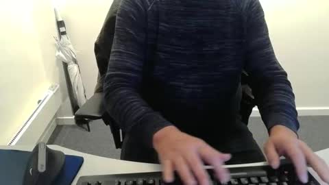 Snapshot of buggemann chatting on 10-27-25, 03:54 buggemann online show from 10-27-25, 03:54