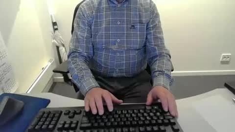 Snapshot of buggemann chatting on 11-07-25, 04:12 buggemann online show from 11-07-25, 04:12