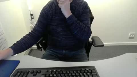 Snapshot of buggemann chatting on 11-12-25, 05:30 buggemann online show from 11-12-25, 05:30