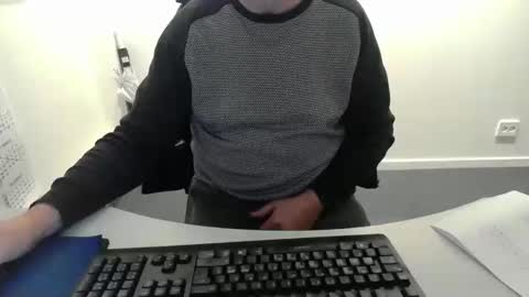 Snapshot of buggemann chatting on 11-24-25, 04:01 buggemann online show from 11-24-25, 04:01