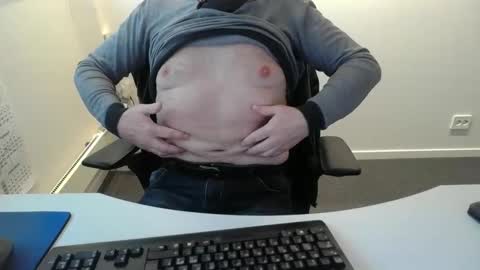 Snapshot of buggemann chatting on 11-26-25, 08:04 buggemann online show from 11-26-25, 08:04