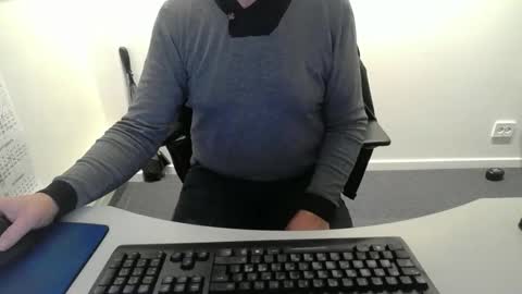 Snapshot of buggemann chatting on 11-27-25, 03:19 buggemann online show from 11-27-25, 03:19