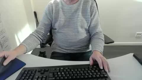 Snapshot of buggemann chatting on 12-04-25, 10:57 buggemann online show from 12-04-25, 10:57