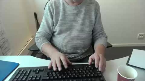 Snapshot of buggemann chatting on 12-05-25, 10:24 buggemann online show from 12-05-25, 10:24