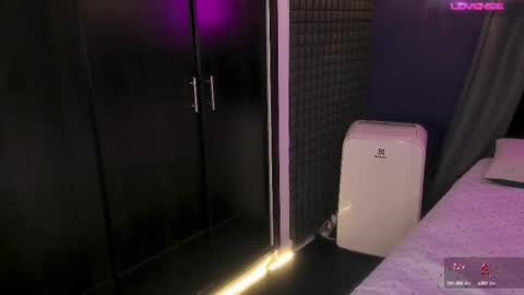 Snapshot of bull_vixen2001 chatting on 09-17-25, 09:44 Bunny and The Rock online show from 09-17-25, 09:44