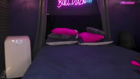 Snapshot of bull_vixen2001 chatting on 10-15-25, 12:11 Bunny and The Rock online show from 10-15-25, 12:11