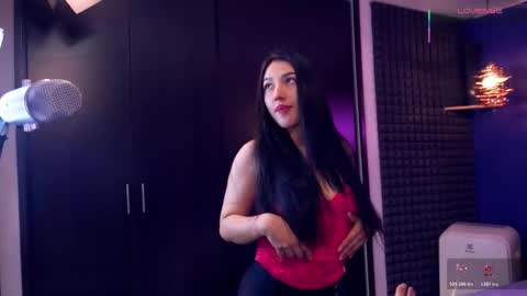 Snapshot of bull_vixen2001 chatting on 11-04-25, 11:53 Bunny and The Rock online show from 11-04-25, 11:53