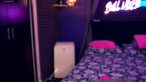 Snapshot of bull_vixen2001 chatting on 11-19-25, 11:16 Bunny and The Rock online show from 11-19-25, 11:16