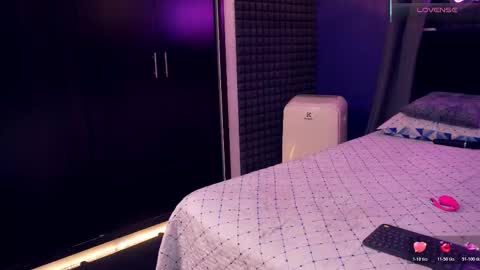 Snapshot of bull_vixen2001 chatting on 12-03-25, 11:47 Bunny and The Rock online show from 12-03-25, 11:47