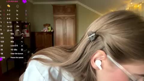 Mary online show from 06-10-26, 01:54