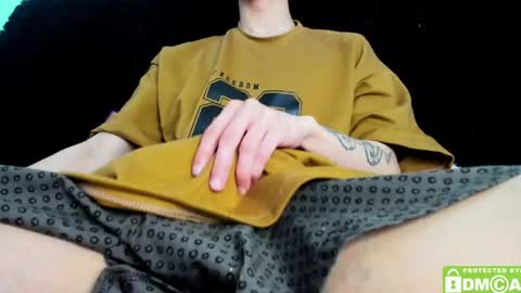 Snapshot of bumblubee chatting on 12-06-24, 08:40 Tonny online show from 12-06-24, 08:40