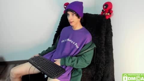 Snapshot of bumblubee chatting on 12-27-24, 02:36 Tonny online show from 12-27-24, 02:36