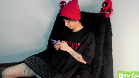 Snapshot of bumblubee chatting on 12-29-24, 07:06 Tonny online show from 12-29-24, 07:06