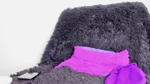 Snapshot of bumblubee chatting on 02-26-25, 10:09 Tonny online show from 02-26-25, 10:09