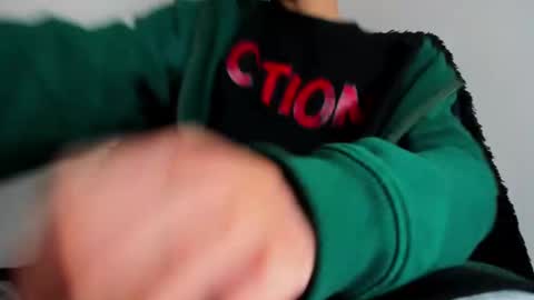 Snapshot of bumblubee chatting on 03-03-25, 01:31 Tonny online show from 03-03-25, 01:31