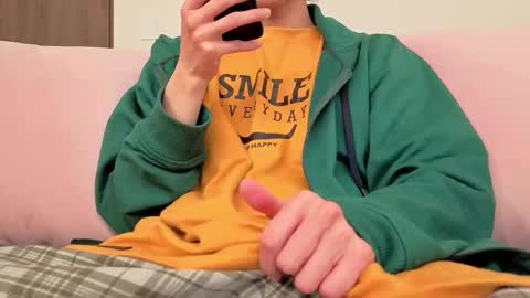 Snapshot of bumblubee chatting on 09-22-25, 09:06 Tonny online show from 09-22-25, 09:06