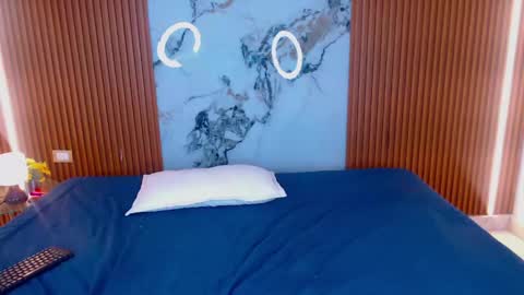 Rossi Hill online show from 04-17-26, 04:10