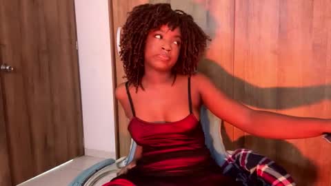 Snapshot of bunny_secrets chatting on 11-22-25, 09:25 Isa online show from 11-22-25, 09:25