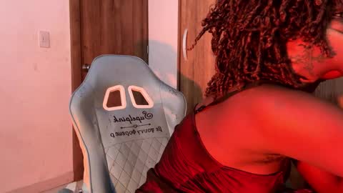 Snapshot of bunny_secrets chatting on 11-24-25, 11:04 Isa online show from 11-24-25, 11:04