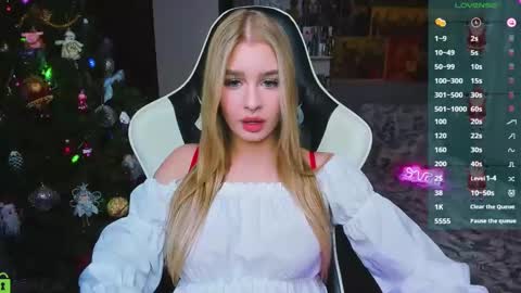 Snapshot of bunny_wetty chatting on 12-23-24, 08:57 ruslana online show from 12-23-24, 08:57