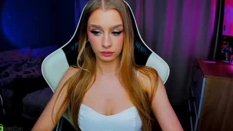 Snapshot of bunny_wetty chatting on 10-08-25, 09:56 ruslana online show from 10-08-25, 09:56