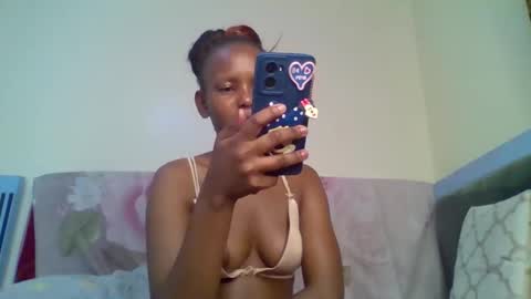 bunnydiva_ online show from 12-19-25, 06:59