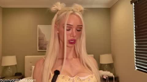 Stella online show from 04-05-26, 06:16