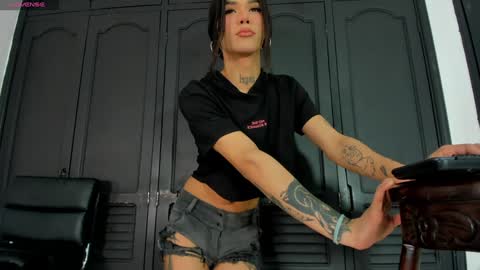 Snapshot of bunnyhots chatting on 12-09-24, 06:01 Angela Santini online show from 12-09-24, 06:01