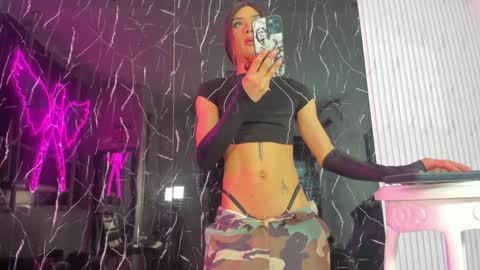 Snapshot of bunnyhots chatting on 01-22-25, 06:20 Angela Santini online show from 01-22-25, 06:20