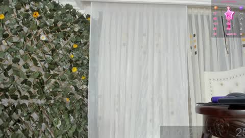 Snapshot of bunnyhots chatting on 01-27-25, 01:05 Angela Santini online show from 01-27-25, 01:05
