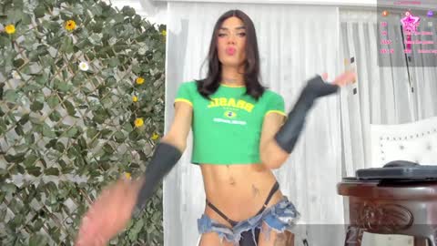 Snapshot of bunnyhots chatting on 01-27-25, 05:03 Angela Santini online show from 01-27-25, 05:03