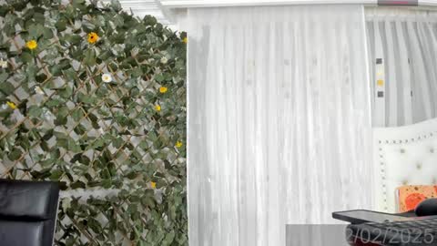 Snapshot of bunnyhots chatting on 02-03-25, 12:47 Angela Santini online show from 02-03-25, 12:47