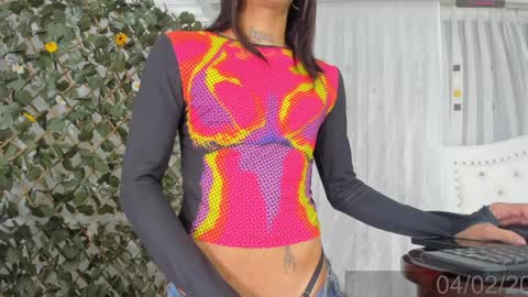 Snapshot of bunnyhots chatting on 02-05-25, 01:37 Angela Santini online show from 02-05-25, 01:37