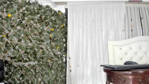 Snapshot of bunnyhots chatting on 02-25-25, 12:58 Angela Santini online show from 02-25-25, 12:58