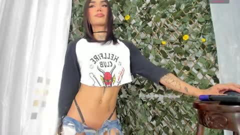 Snapshot of bunnyhots chatting on 03-11-25, 08:20 Angela Santini online show from 03-11-25, 08:20